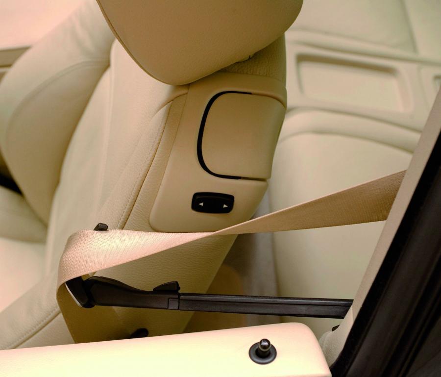  BMW 3-Series Coupe 2007 года  (фото 7 из 219)